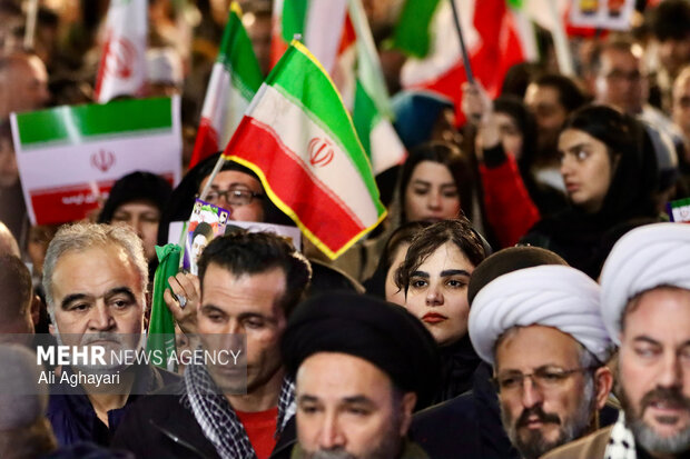 اجتماع شبانه مردم ارومیه