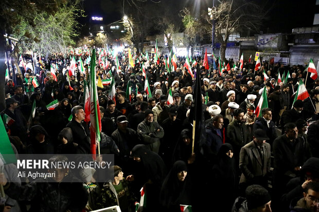 اجتماع شبانه مردم ارومیه