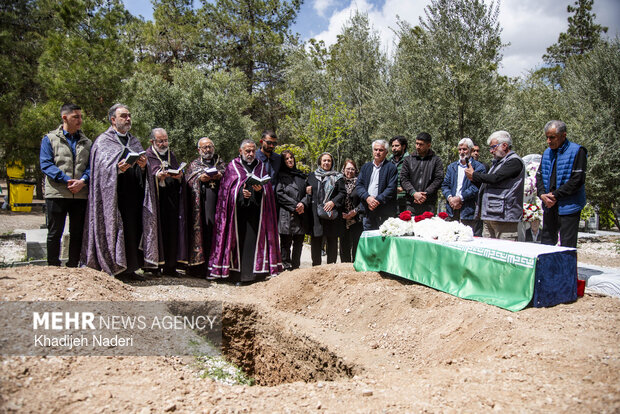 اقامة مراسم الوداع لاول شهيد أرمني في كنيسة السيدة مريم في اصفهان