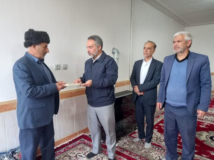 دیدار رئیس بنیاد شهید خرمآباد با خانواده شهدای جنگ رمضان