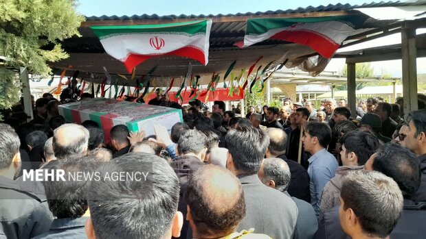 پیکر شهید دریادار دوم خلبان «حسین دانا» در نقده تشییع شد