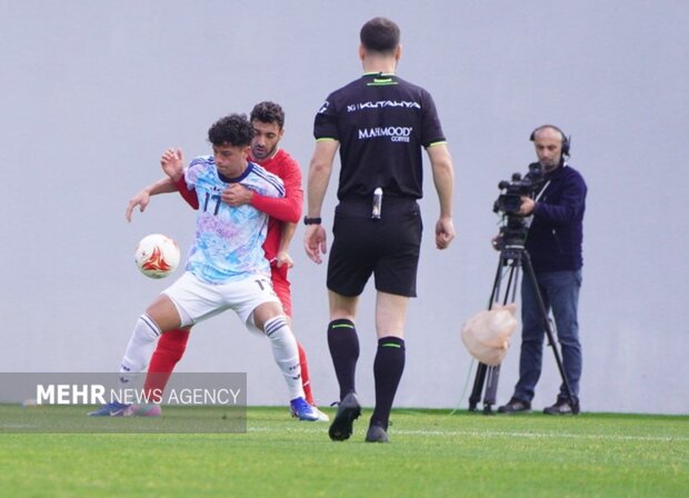 بازی با سه دفاع در تیم ملی جواب نمی‌دهد/ باید پشت کشورمان بایستیم