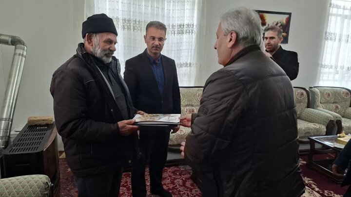 تجلیل از خانواده شهدای حملات آمریکایی-صهیونی در جلفا