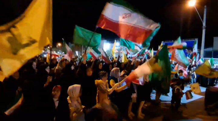 همخوانی سرود ملی جمهوری اسلامی ایران شب ۱۲ فروردین در پلدشت