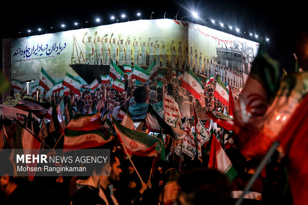 Iranians hoist national flag on Islamic Republic day