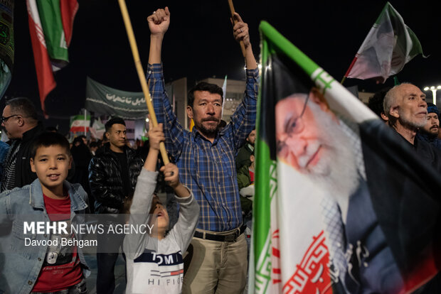 اجتماع بیعت افغانستانی‌های مقیم مشهد با رهبر انقلاب