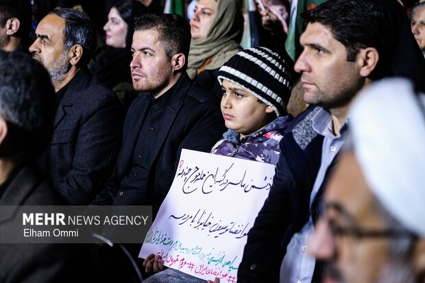 اجتماع سنندجی‌ها همزمان با یوم‌الله ۱۲ فروردین