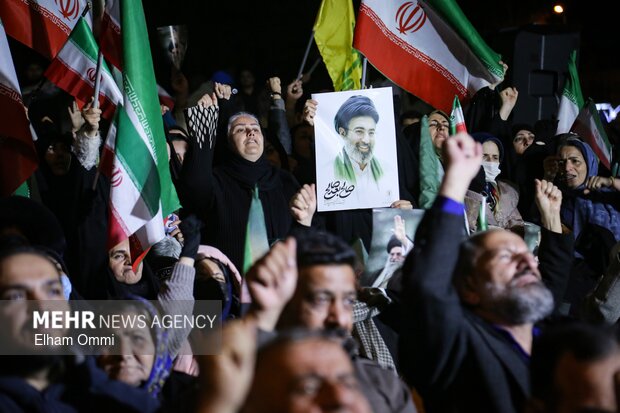 اجتماع سنندجی‌ها همزمان با یوم‌الله ۱۲ فروردین