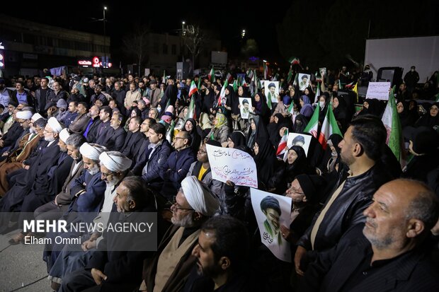 اجتماع سنندجی‌ها همزمان با یوم‌الله ۱۲ فروردین