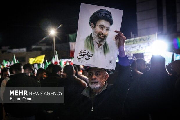 اجتماع سنندجی‌ها همزمان با یوم‌الله ۱۲ فروردین