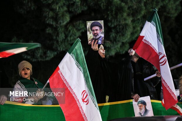 ایران تا پای جان می‌مانیم