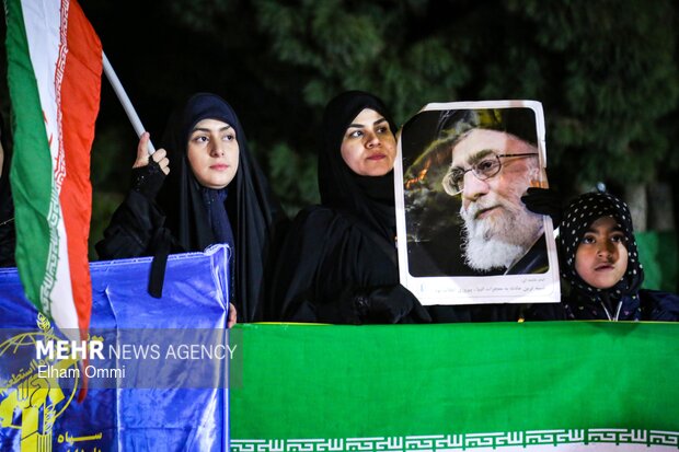 اجتماع سنندجی‌ها همزمان با یوم‌الله ۱۲ فروردین