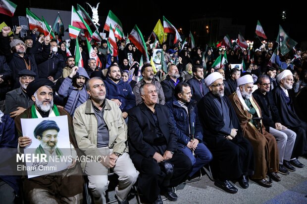 اجتماع سنندجی‌ها همزمان با یوم‌الله ۱۲ فروردین