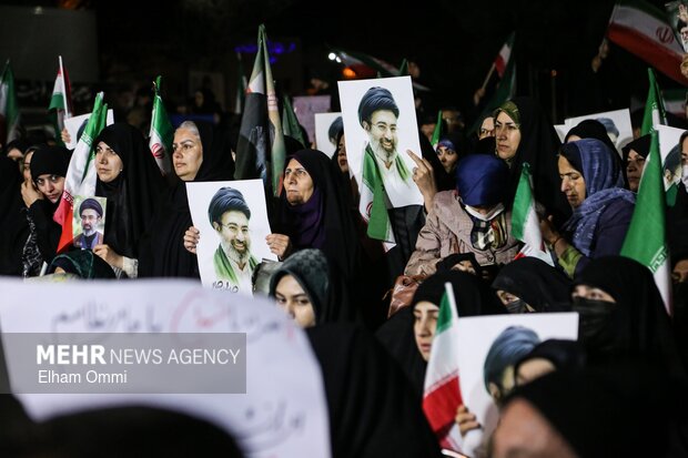 اجتماع سنندجی‌ها همزمان با یوم‌الله ۱۲ فروردین