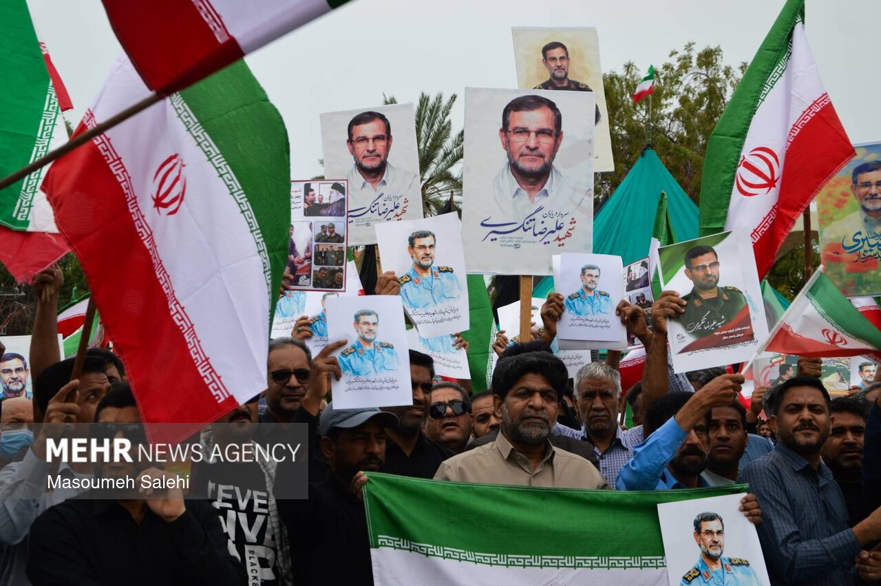 تشييع الشهيد "تنكسيري" في بندر عباس