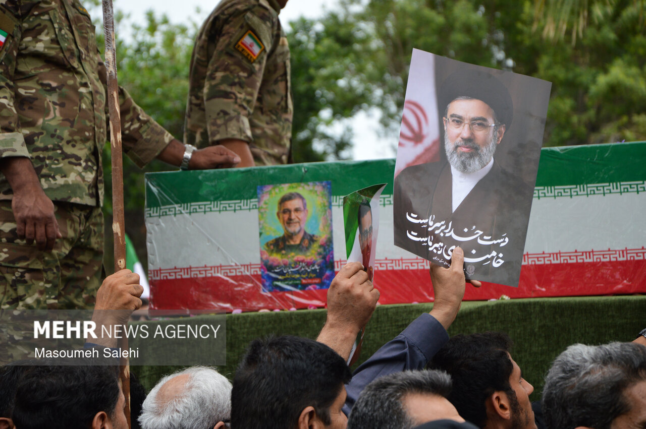 تشييع الشهيد "تنكسيري" في بندر عباس