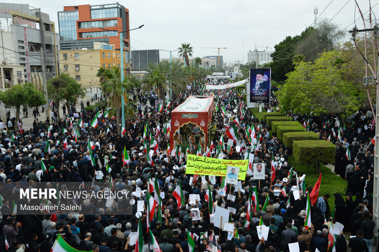 تشييع الشهيد "تنكسيري" في بندر عباس