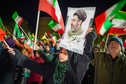 اجرای گروه سرود دختران در تجمع مردمی خمینی شهر