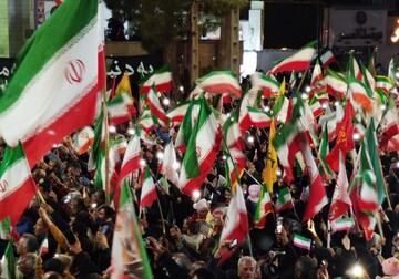 Iranians hoist national flag on Islamic Republic day
