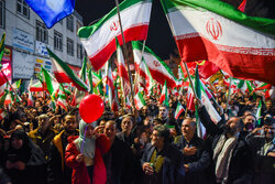 ایران تا پای جان می‌مانیم