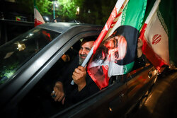 مردم دارالعباده یزد زیر بیرق امام رضا(ع) در سنگر خیابان حاضر هستند