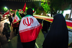 سنگرهای مردمی از کوچه پس کوچه‌های یزد تا میادین اصلی همچنان برقرار است