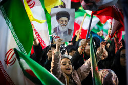 مردم تا پای جان فدای ایران؛ بهابادی‌ها میدان را ترک نمی‌کنند