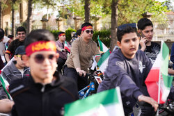 همایش دوچرخه سواری دانش آموزی رودان به یاددانش آموزان شهید میناب