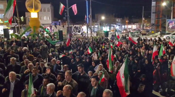 حضور پرشور مردم آباده در جواب به تهدیدهای ترامپ
