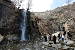 بازدید مسافران نوروزی از گنجنامه همدان