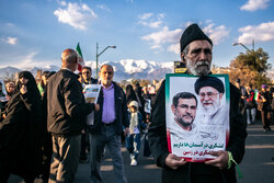 اقامه نماز بر پیکر مطهر شهید علیرضا تنگسیری