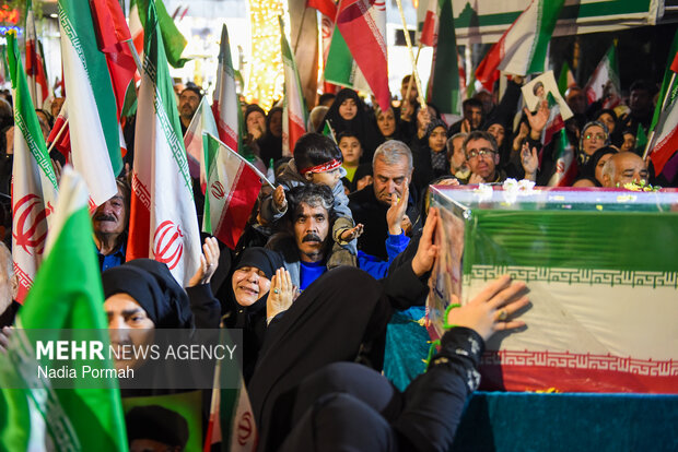 وداع با شهید عباس عسگری در اجتماع شبانه مردم البرز