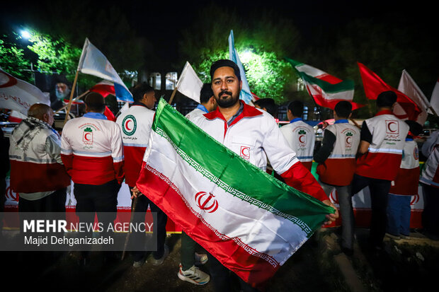 سیل انسانی هلال احمر یزد در محکومیت حملات به مراکز درمانی