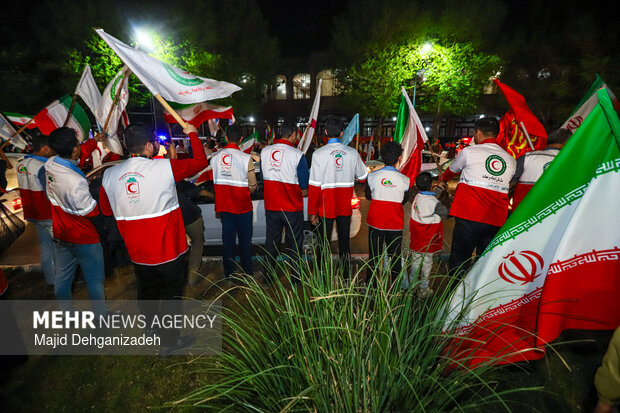 سیل انسانی هلال احمر یزد در محکومیت حملات به مراکز درمانی