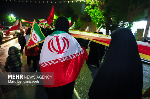 سنگرهای مردمی از کوچه پس کوچه‌های یزد تا میادین اصلی همچنان برقرار است