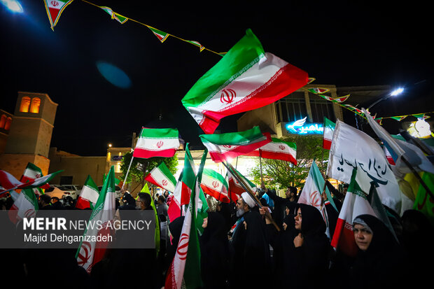 اقامه نماز استغاثه به امام‌زمان(عج) در میادین دارالعباده یزد