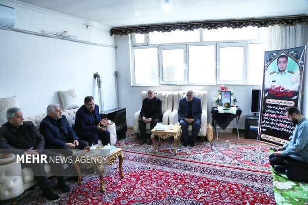 دیدار با خانواده ۷ شهید جنگ رمضان در آذربایجان شرقی