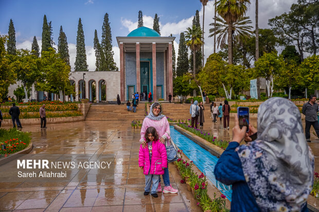 حافظیه و سعدیه در روز بارانی
