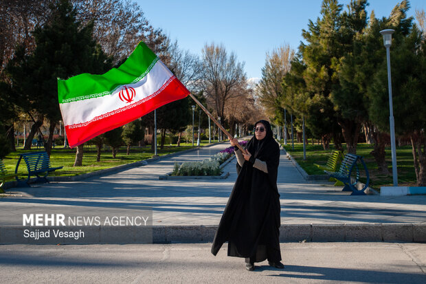کاروان خودرویی به مناسبت روز جمهوری اسلامی در همدان