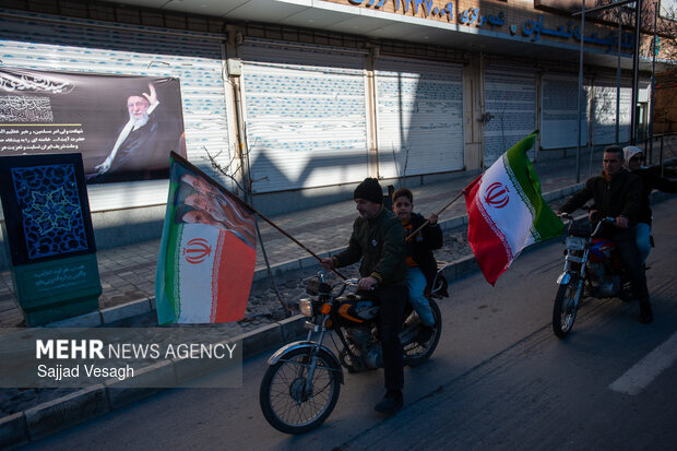 کاروان خودرویی به مناسبت روز جمهوری اسلامی در همدان