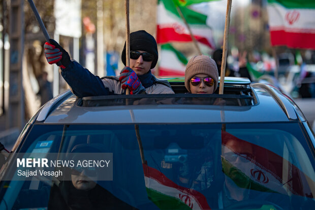 کاروان خودرویی به مناسبت روز جمهوری اسلامی در همدان