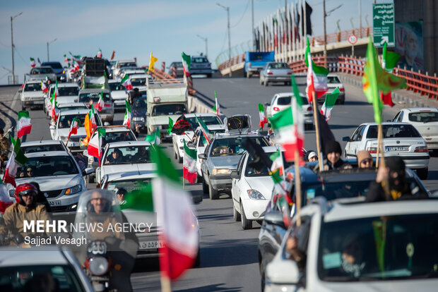 کاروان خودرویی به مناسبت روز جمهوری اسلامی در همدان