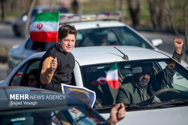 کاروان خودرویی به مناسبت روز جمهوری اسلامی در همدان
