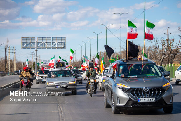 کاروان خودرویی به مناسبت روز جمهوری اسلامی در همدان