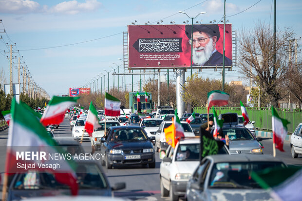 کاروان خودرویی به مناسبت روز جمهوری اسلامی در همدان