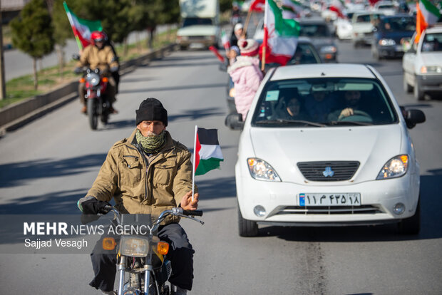 کاروان خودرویی به مناسبت روز جمهوری اسلامی در همدان