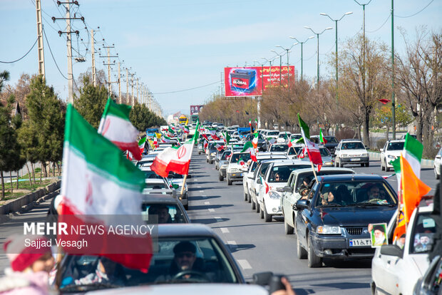 گزارش مهر از رژه ۱۰۰۰ خودرویی رودانی‌ها برای حضور در میناب