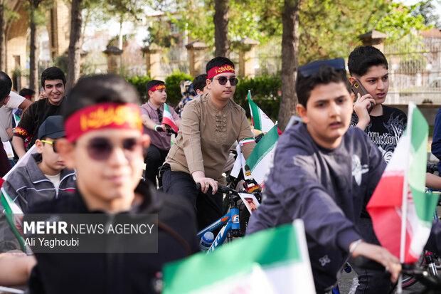 همایش دوچرخه سواری دانش آموزی رودان به یاددانش آموزان شهید میناب