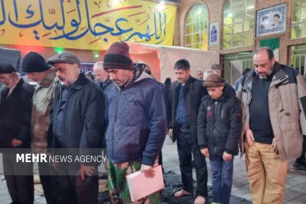 نماز استغاثه امام زمان (عج) در تجمع مردمی دماوند اقامه شد