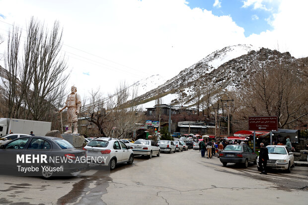 بازدید مسافران نوروزی از گنجنامه همدان